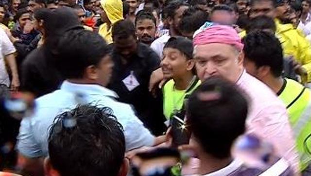 rishikapoorslapjournalistsfansduringganeshimmersion